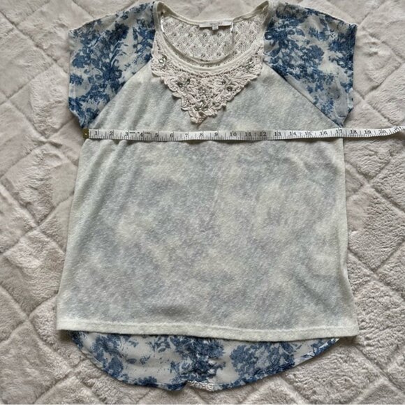 Miss Me | Blue & Cream Jeweled Abstract Floral Crochet Blouse | Size Extra Small - Picture 8 of 9